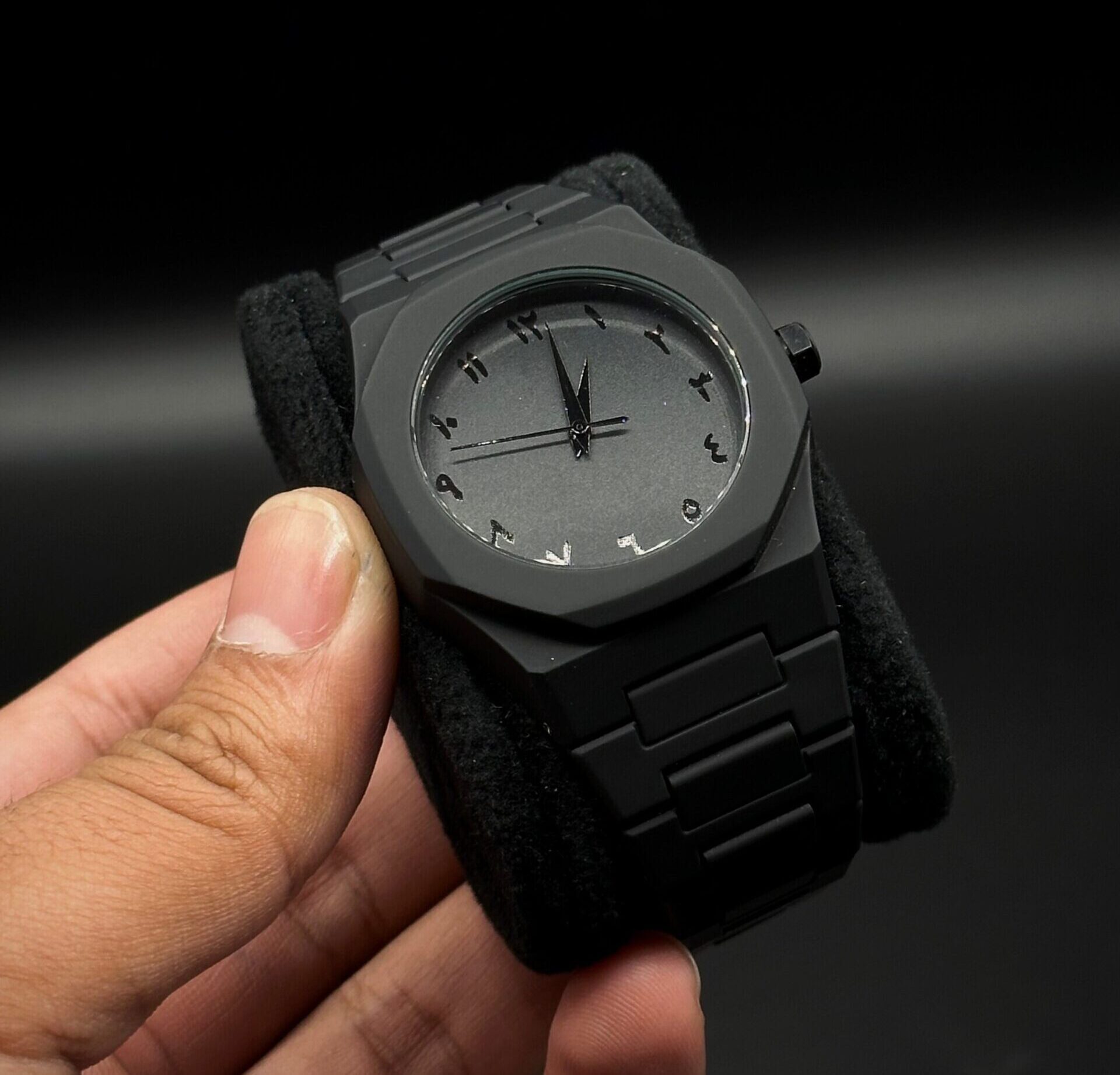 Black aura watch