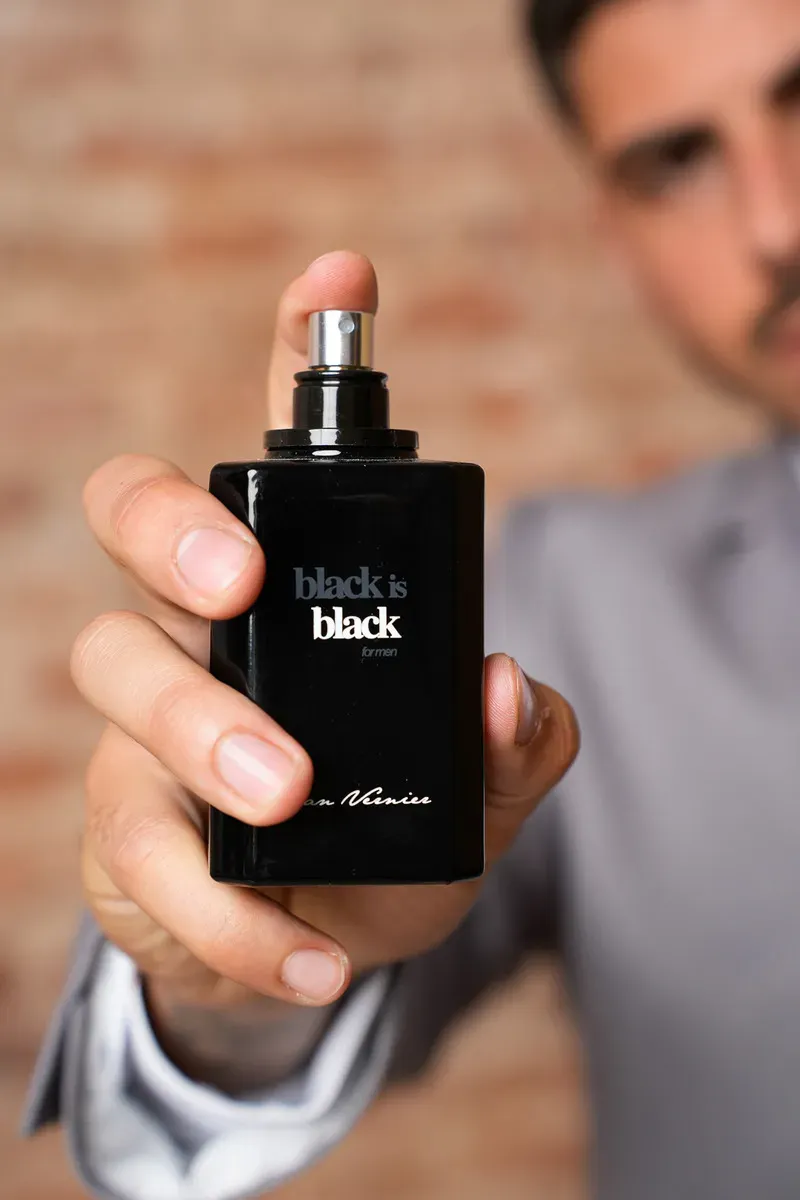 black perfume 1